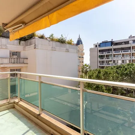 Luxurious With Sea And Carlton View Apartment